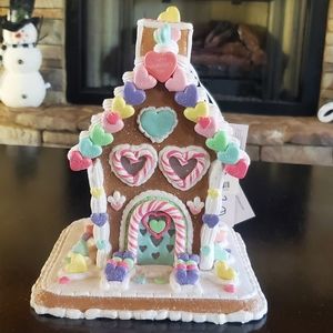 Pastel Hearts Valentines Gingerbread House-NWT